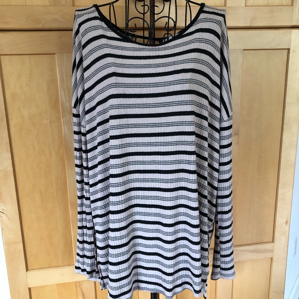 Lush casual black and tan striped long sleeve tunic Top size Medium